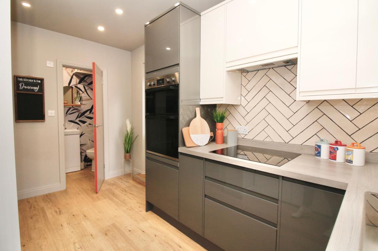 Xxhot Tubxx 4Bed Semi, Sleeps 8, 2 Bathrooms Blackpool Exterior photo